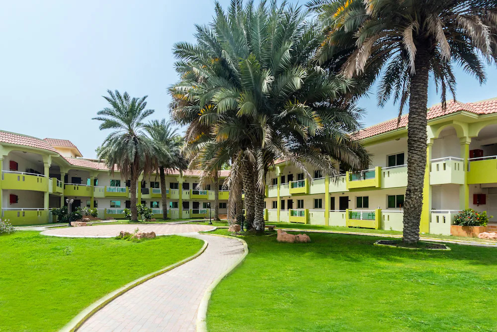 Crab Hunt & Chill: Lagoon Staycation at Flamingo Beach Hotel, Umm Al Quwain — photo 1