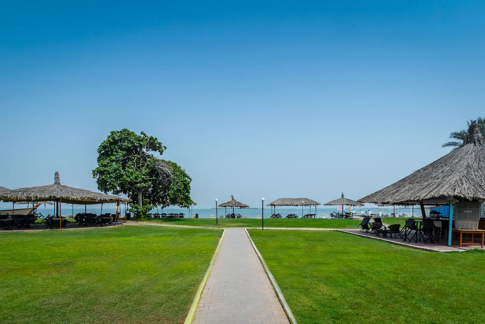 Crab Hunt & Chill: Lagoon Staycation at Flamingo Beach Hotel, Umm Al Quwain — photo 2
